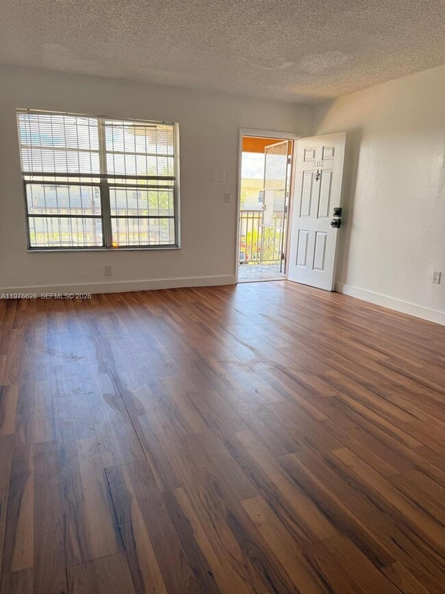 Foto del edificio - 291 NW 177th St