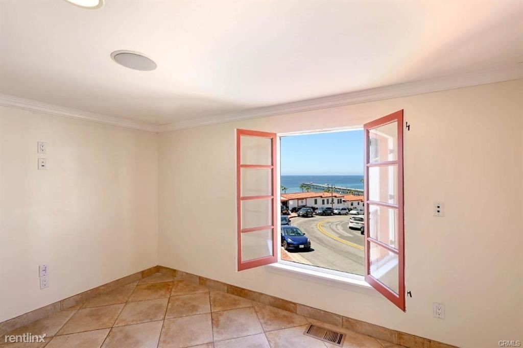 Building Photo - 1 br, 1 bath Triplex - 402 Pasadena Ct # C
