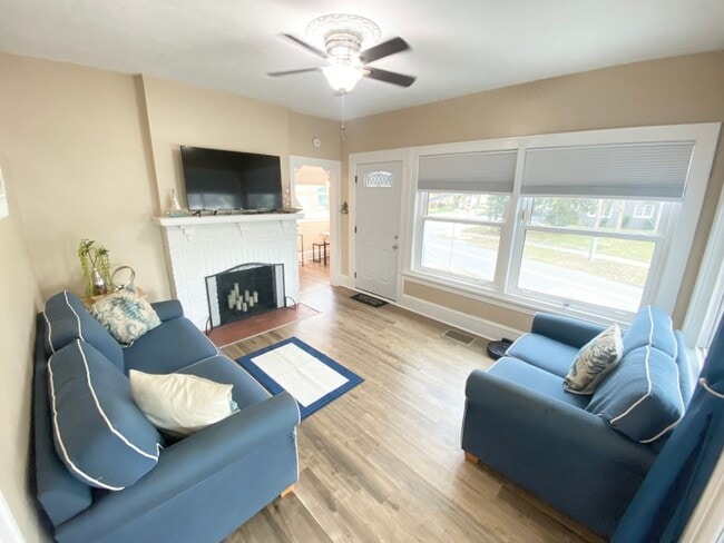 Photo - 412 N Peninsula Dr House