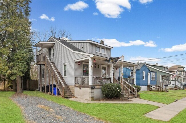 Foto del edificio - 139 Leona Ave