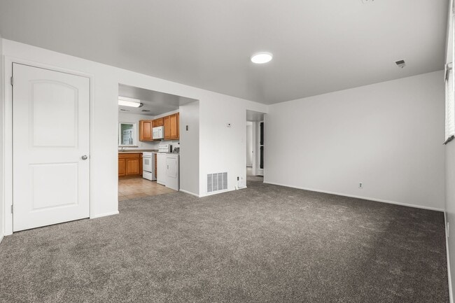 Building Photo - 1069 S 80 E