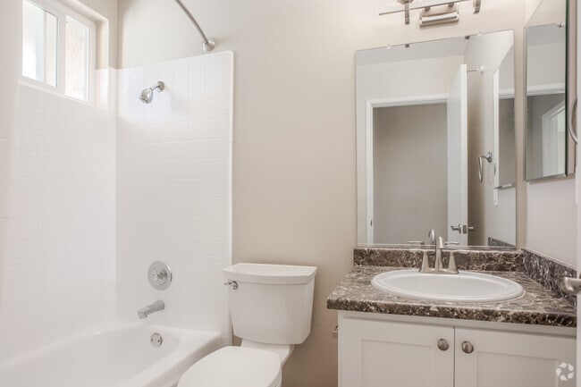 2BR, 1.5BA - Irvington - Roberts Lane