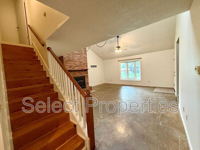 Building Photo - 1401 Elmdale Pl