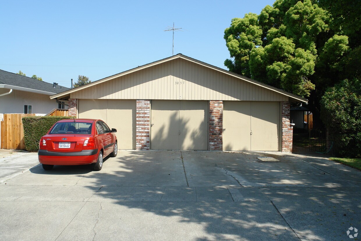 Building Photo - 3057 Van Sansul Ave