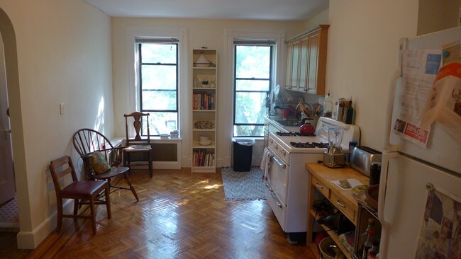 Building Photo - 462 8th St