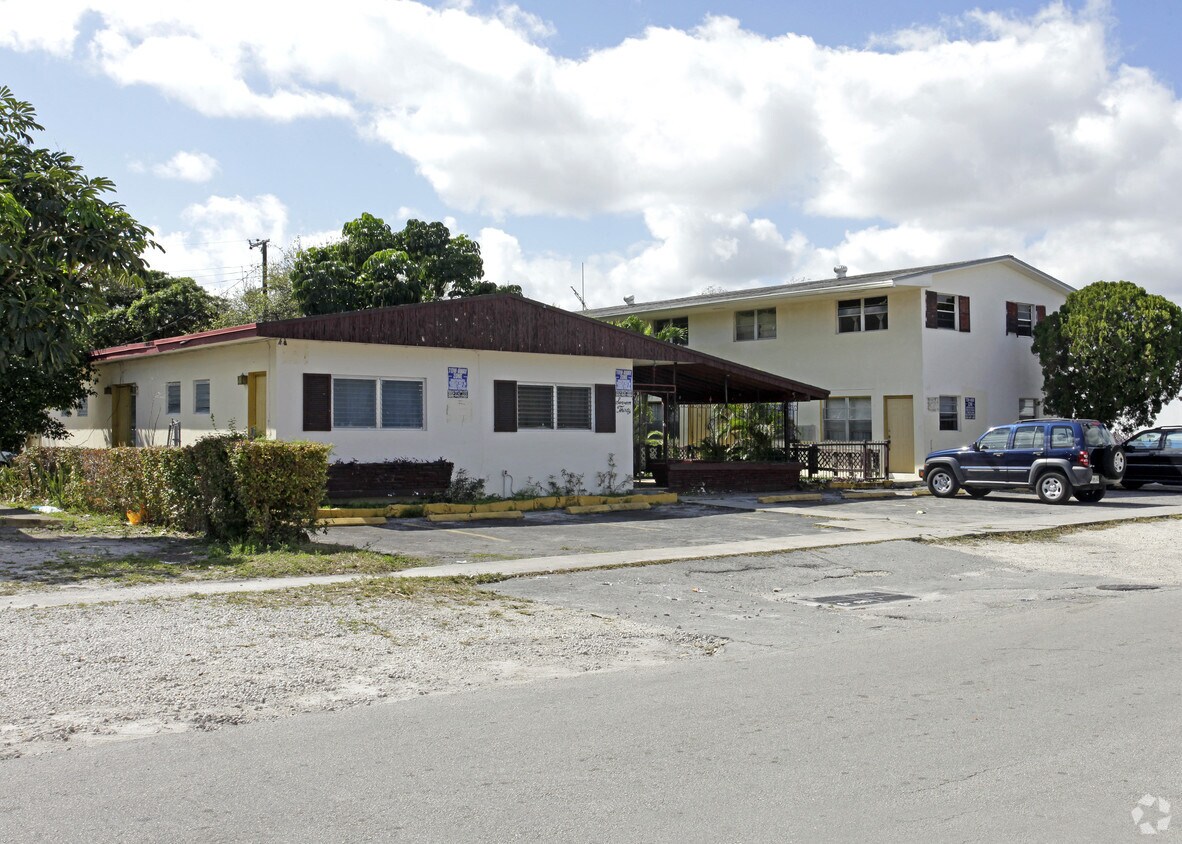 Foto del edificio - 730 NE 128th St