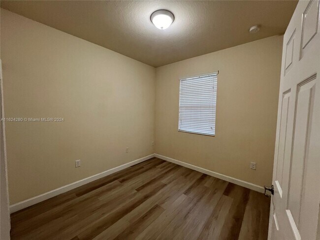 Foto del edificio - 748 SE 32nd Ave