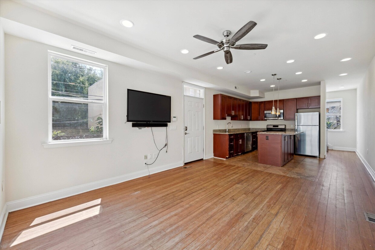 Photo - 2001 N CLEVELAND ST