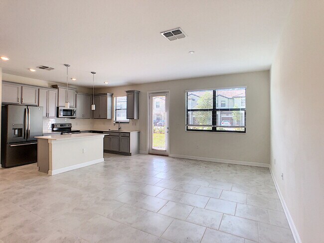 Foto del edificio - Gorgeous 4 bedroom townhome!