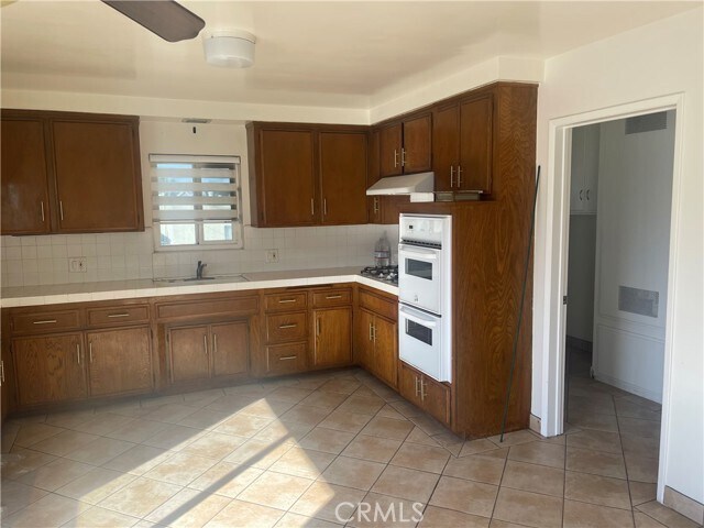 Foto del edificio - 1028 W 8th St