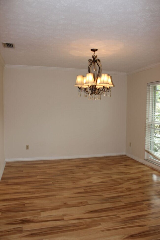 Foto del edificio - 818 Druid Hills Rd