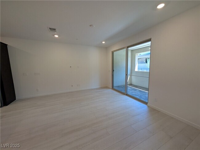Foto del edificio - 11443 Ethereal Lndg Ave