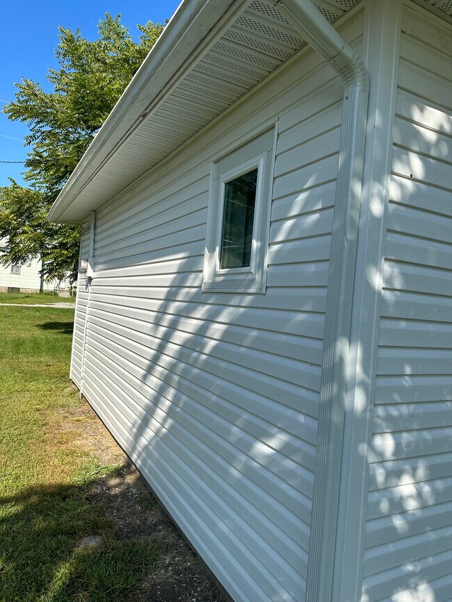 Building Photo - 1005 Summer St