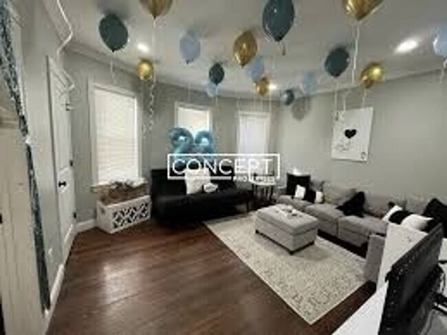 Foto del edificio - No Brokers Fes, Steps from Orange Line Stop, Eat-in Kitchen, Central Heat/AC, Laundry on a Site