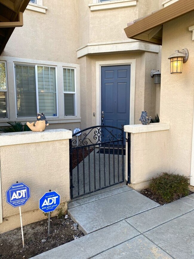 Foto del edificio - COMING SOON!!! Splendid 6 bdrm/4 bath home!!!