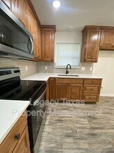 Building Photo - 702 S Wilhite St