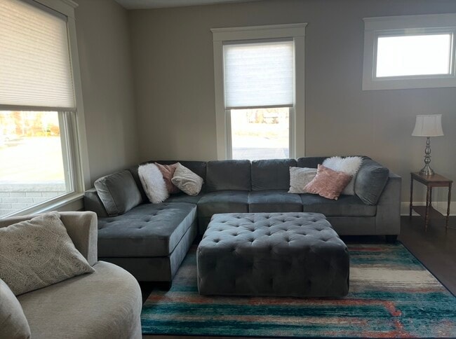 Building Photo - 512 Hancock St