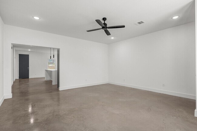 Foto del edificio - 3010 Alpha Wolf Ct