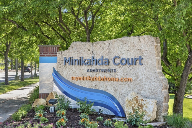 Building Photo - Minikahda Court Apartments