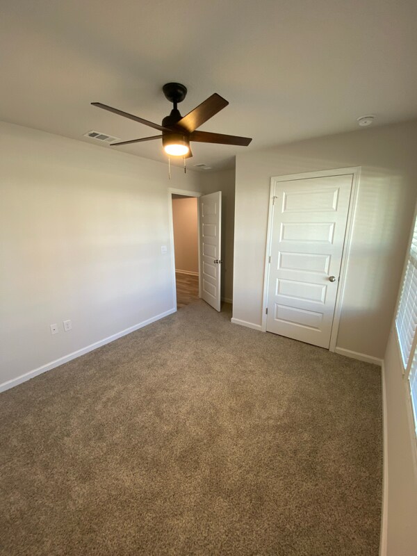 Foto del edificio - 4935 Red Cedar Rd