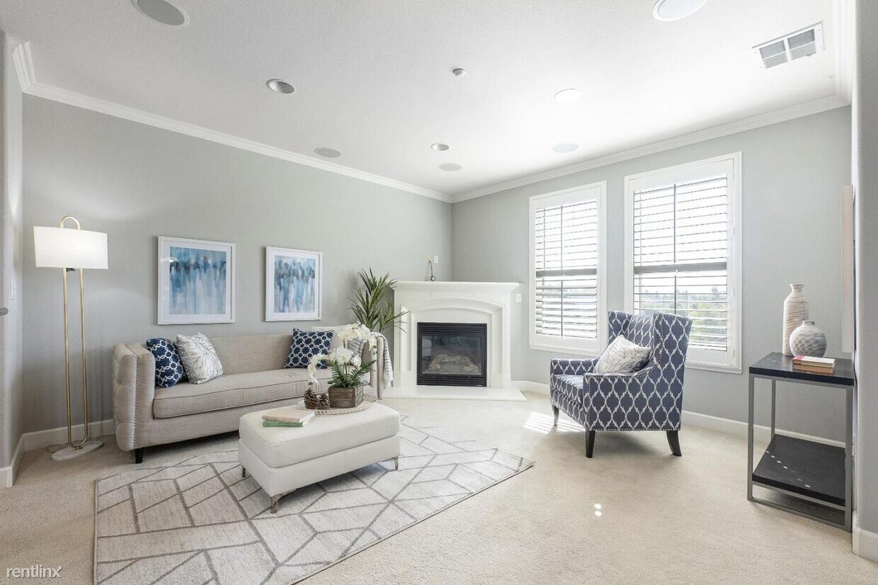 Foto principal - 2 br, 2.5 bath Townhome - 1279 Marcello Drive