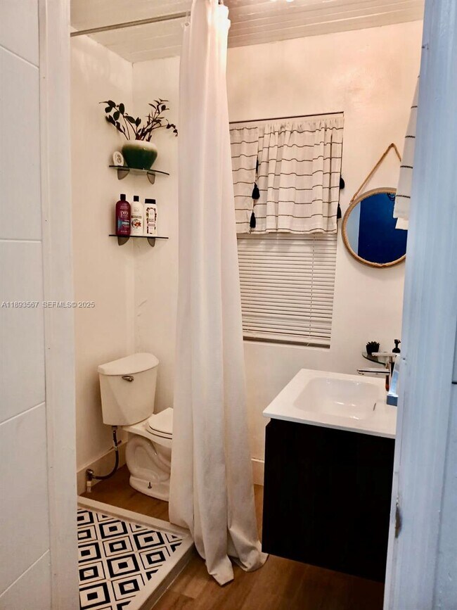 Foto del edificio - 5504 NW 3rd Ave