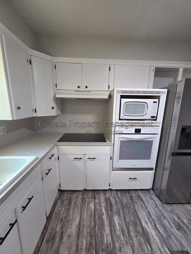 Foto del edificio - 4820 Del Crest Dr
