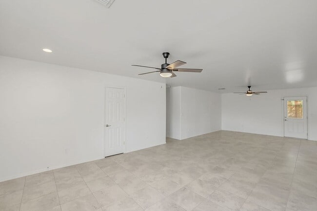 Building Photo - Gorgeous 4-Bedroom Home in Prime 85254 Loc...