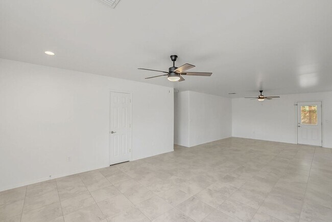 Foto del edificio - Gorgeous 4-Bedroom Home in Prime 85254 Loc...