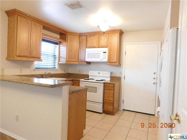 Foto del edificio - 121 S Plant Ave