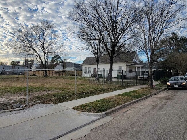Foto del edificio - 1905 Chapman St