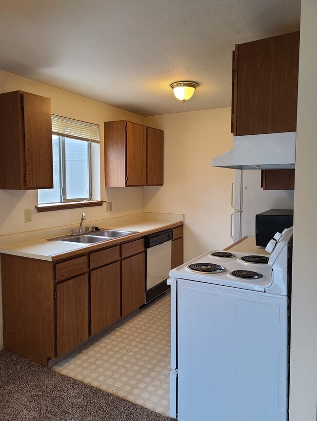 Kitchen - 772 NE Mesa Ln