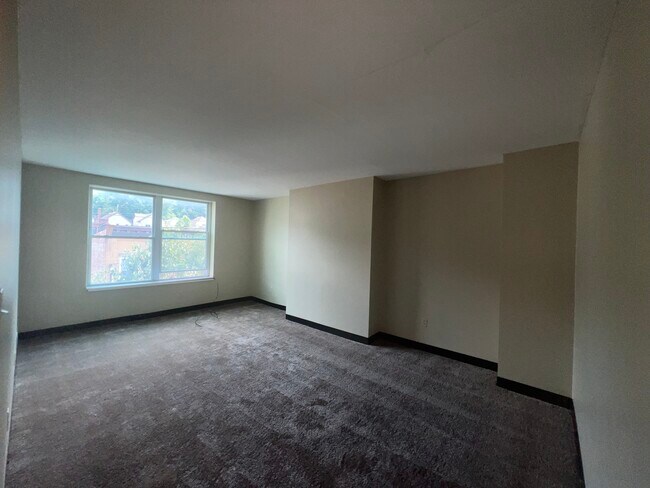 Building Photo - 624 Monongahela Ave