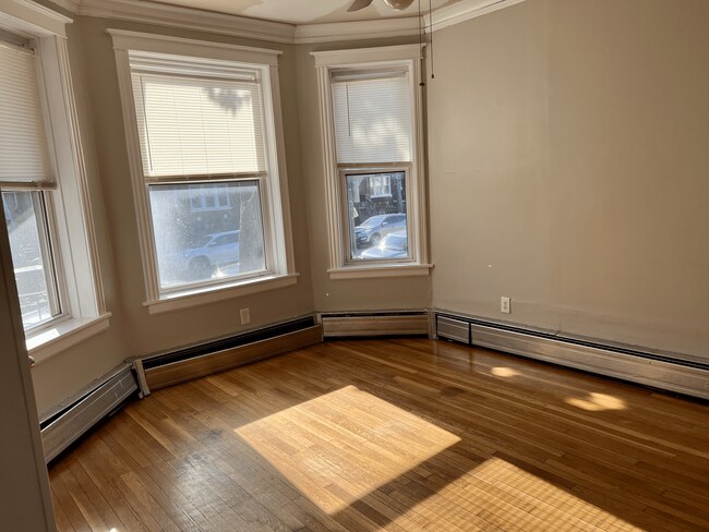 Living Room - 1539 N Kolin Ave