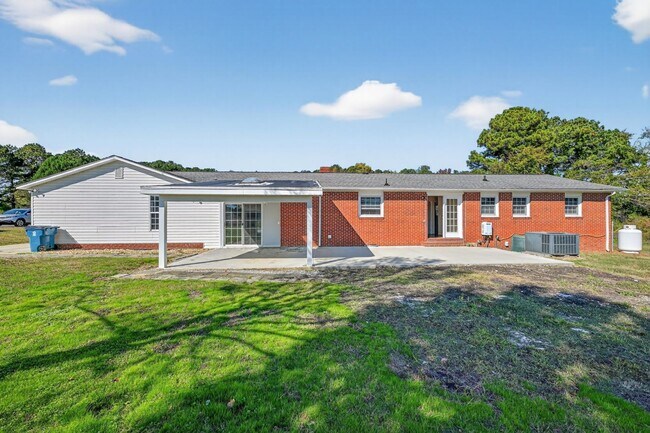 Foto del edificio - 1580 N Honeycutt St