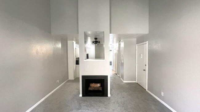Foto del edificio - Walnut Creek! 1 bedroom 1 bathroom, Walk t...