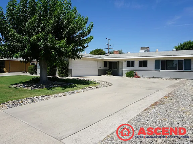 Building Photo - Cozy 3 Bedroom Home Located in Delano!