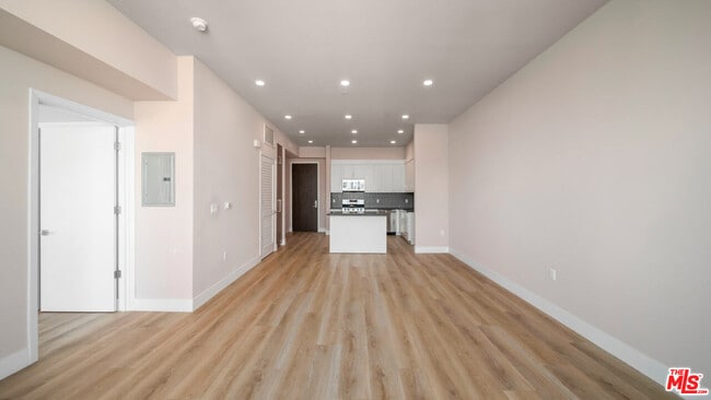 Building Photo - 927 Fedora St