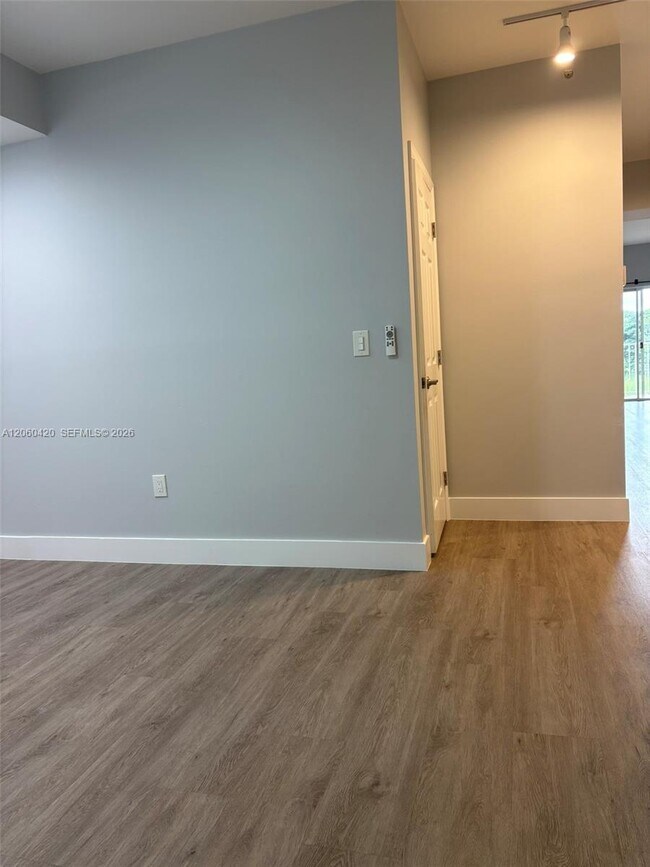 Foto del edificio - 2100 Greenview Shores Blvd