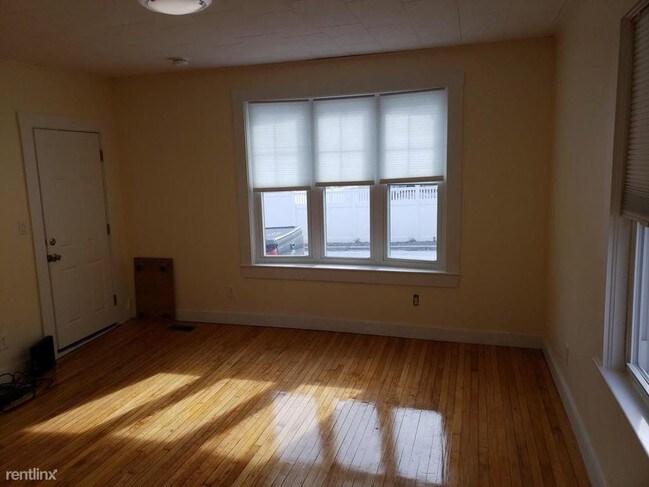Building Photo - 1 br, 1 bath  - 68 Nahant Ave