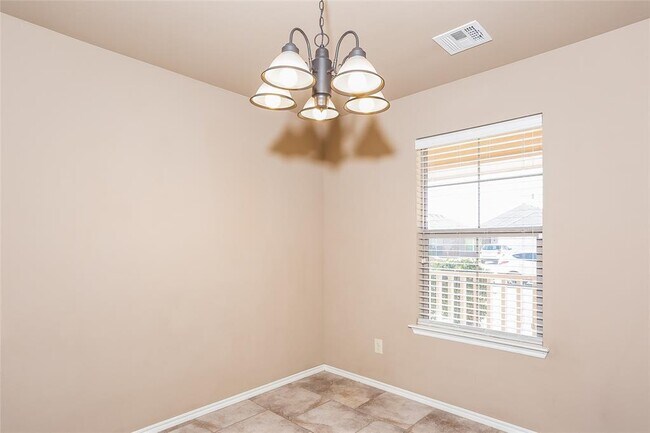 Foto del edificio - 7412 Comrade Ln