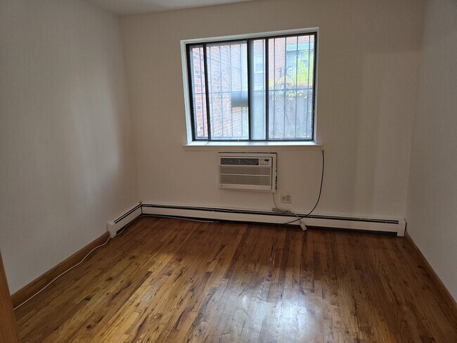 Foto del edificio - 5052 69th St