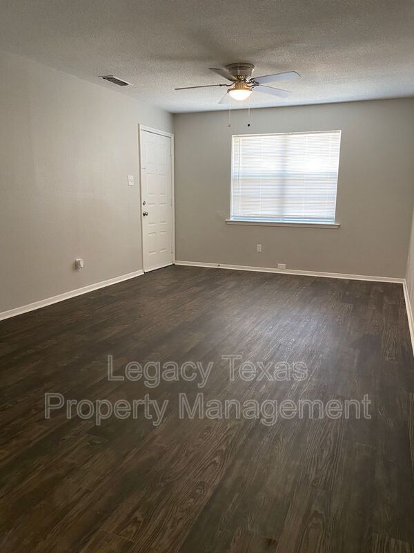 Foto del edificio - 1302 Berry Dr
