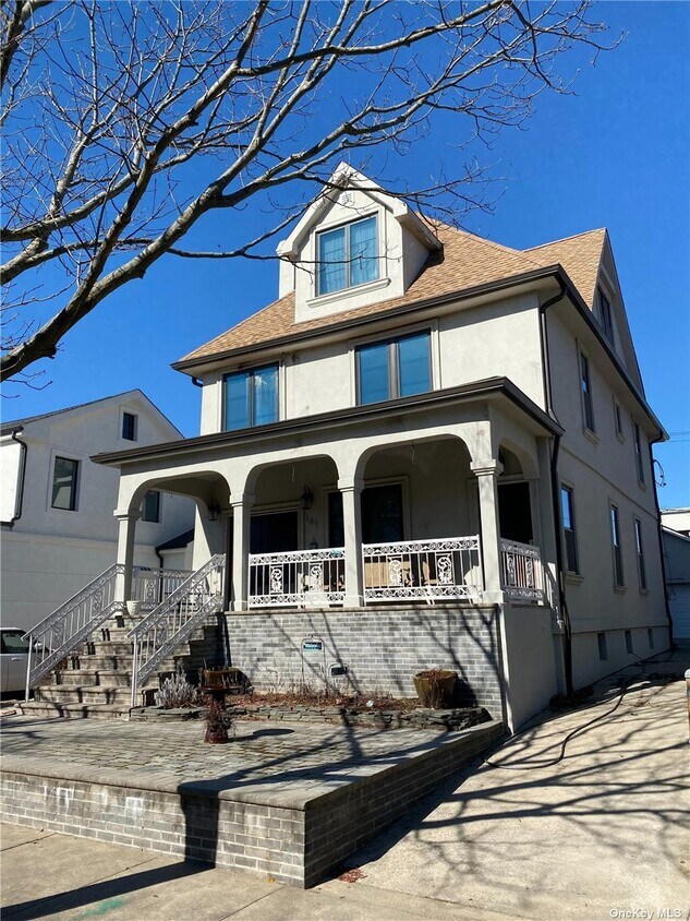 Primary Photo - 161 W Walnut St