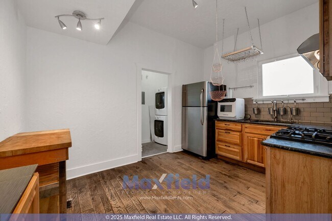 Building Photo - 712 S 900 E