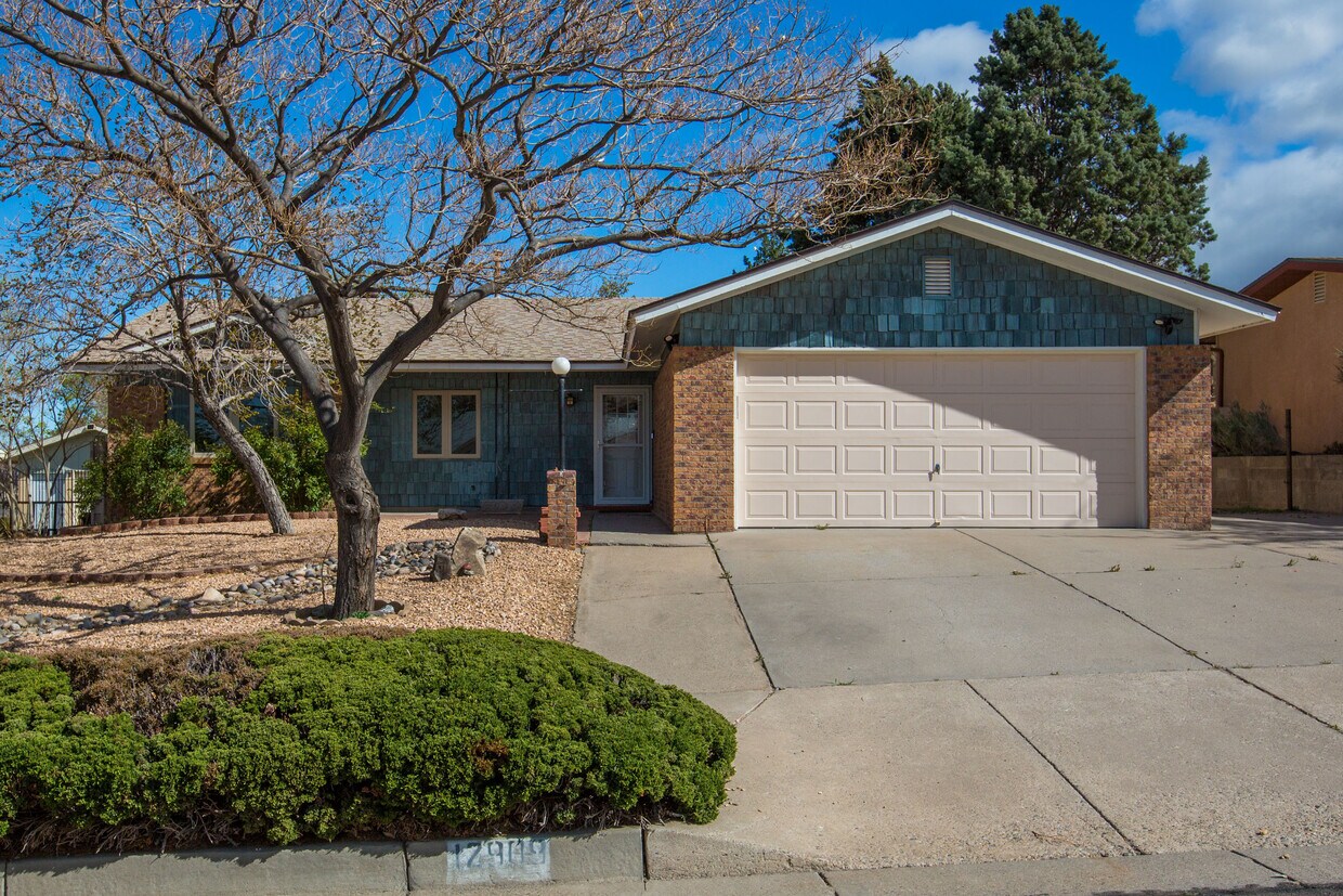 Foto principal - 12909 Bryce Ave NE