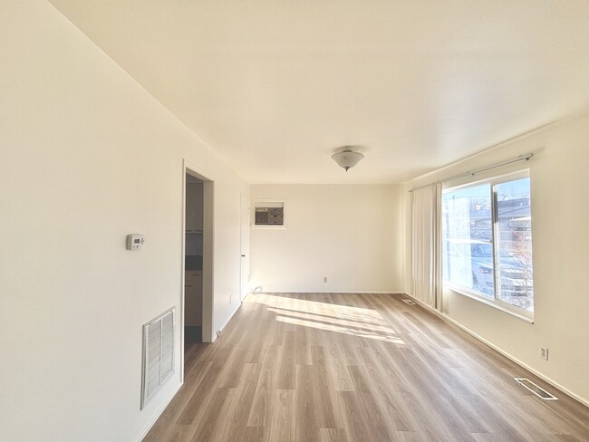 Building Photo - 1001 S 400 E