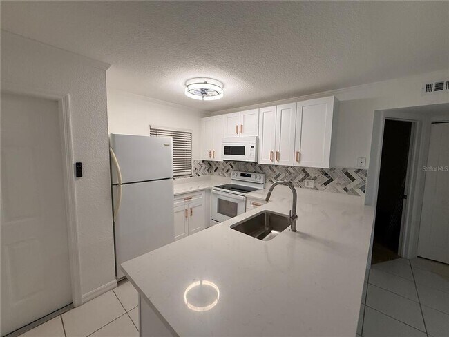 Foto del edificio - 25050 Sandhill Blvd