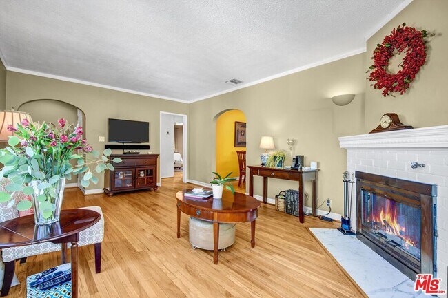 Building Photo - 5183 Maison Ave