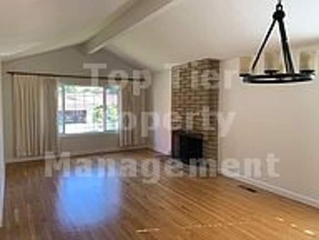 Building Photo - Very nice 4 Bed /2 Bath/1,948 Sqft house in desirable Campolindo neighborhood in Moraga available...